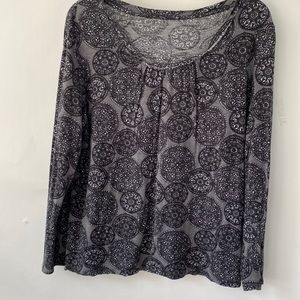 Long sleeve grey and black top